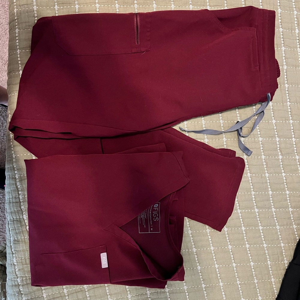 Figs Burgundy Scrub Set